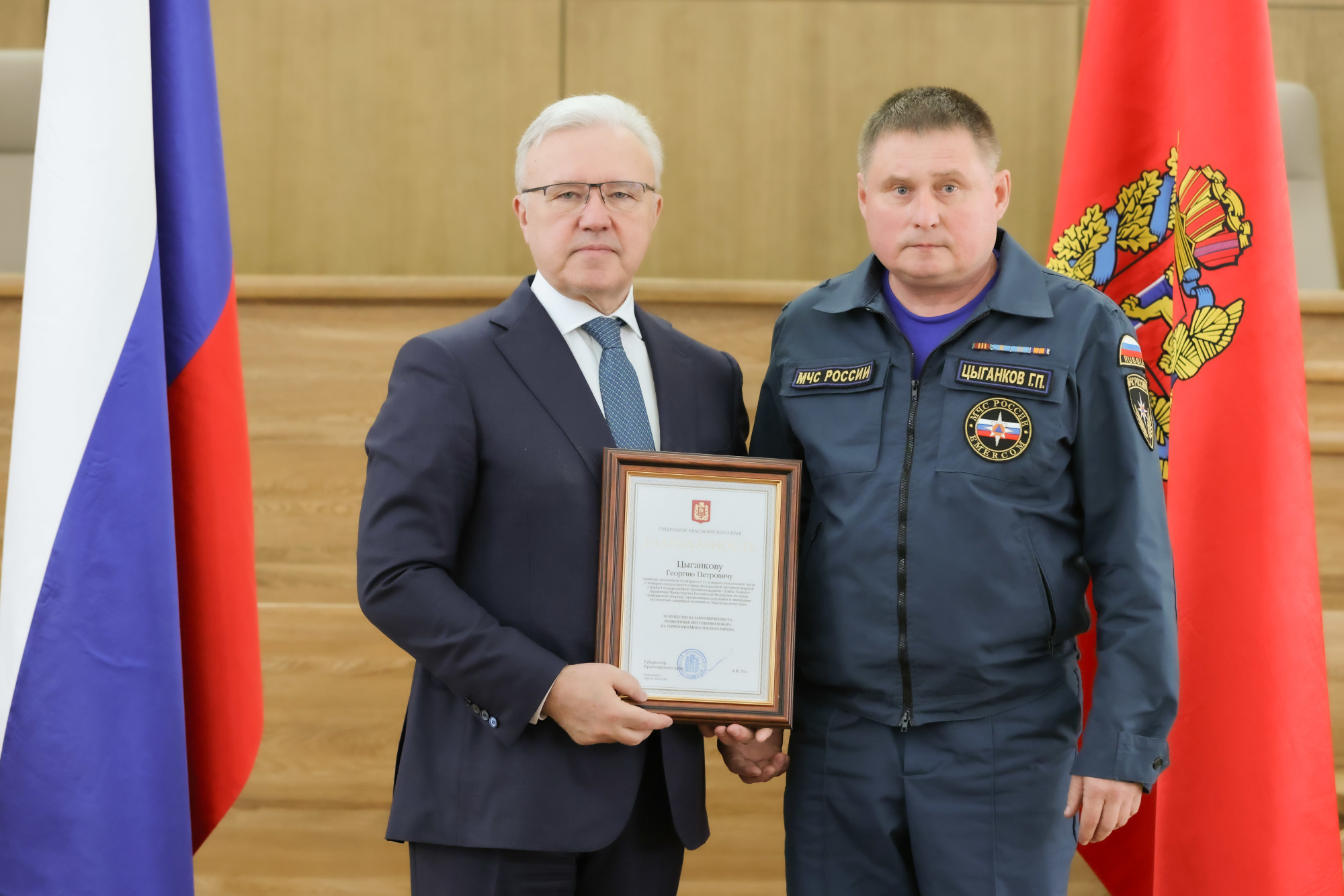 Пять минусинских пожарных получили высокие награды за спасение населенного  пункта от природного пожара - Новости - Главное управление МЧС России по  Красноярскому краю