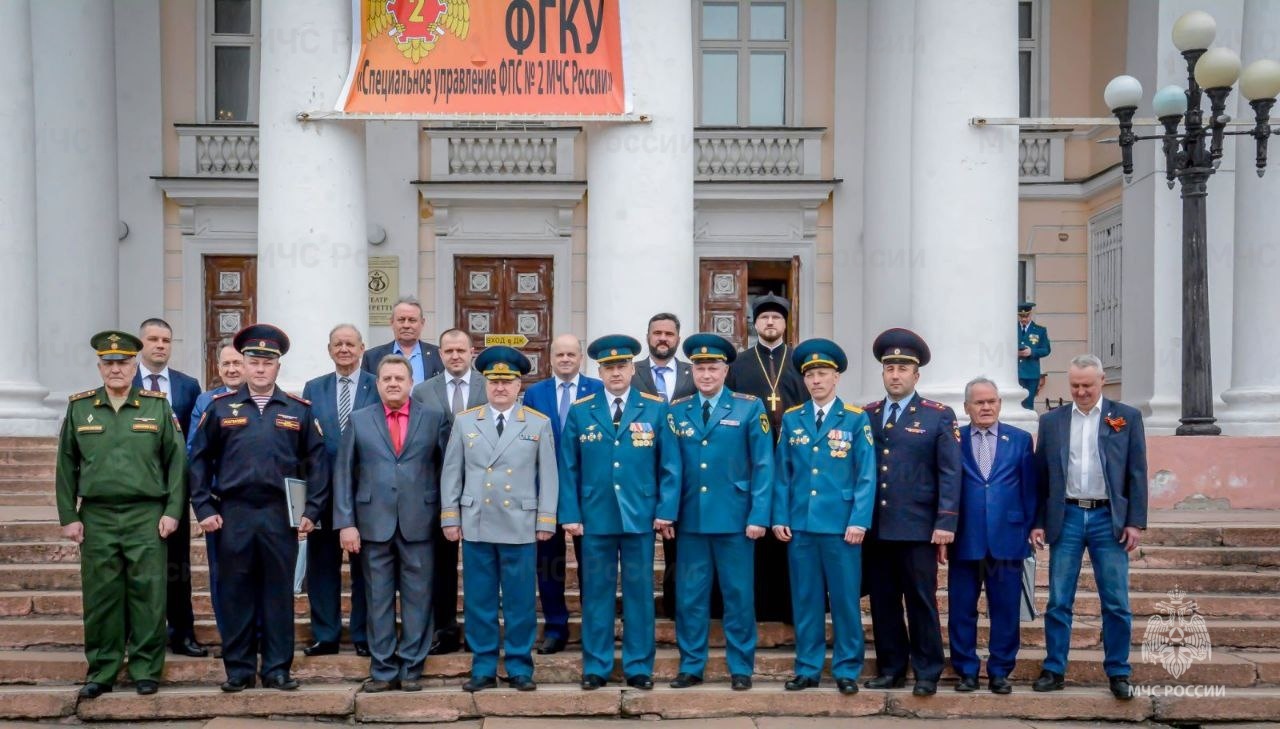 Начальник Главного управления принял участие в торжественном юбилее  Специального управления №2 МЧС России - Новости - Главное управление МЧС  России по Красноярскому краю