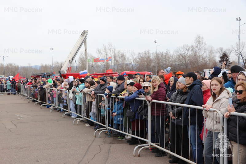 Состоялся масштабный        фестиваль в честь 375-летия пожарной охраны России