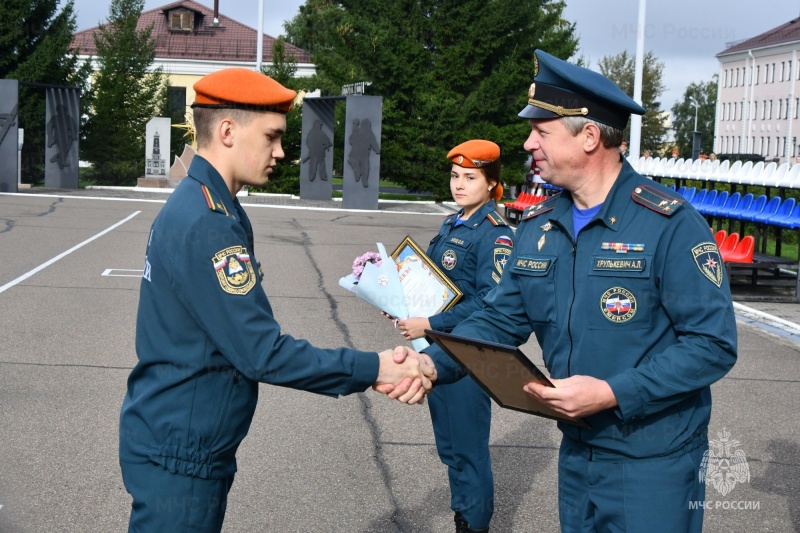 Руководство Главного управления поздравило курсантов и кадетов с днем знаний