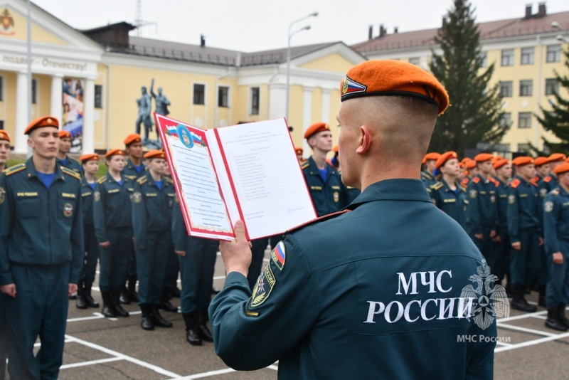 Будущие сотрудники МЧС России принесли клятвы верности пожарно-спасательному делу