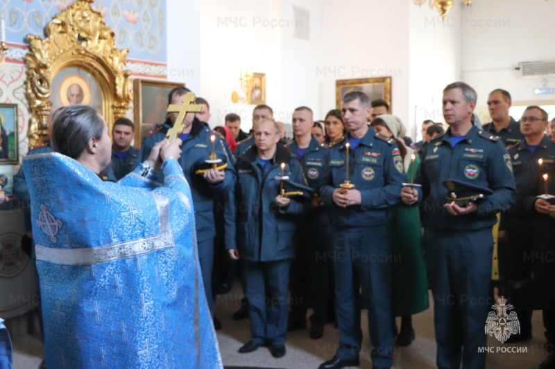 Сотрудники        Главного управления приняли участие в молебне, посвящённом празднику иконы «Неопалимая Купина»